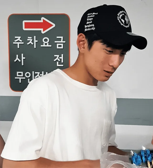 Nexen Heroes Lee Jeong-Hoo 2018.jpg · 넥센 히어로즈의 이정후 선수