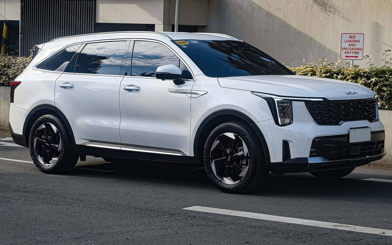 Imagen del Kia Sorento MQ4 PE 1.6T EX+ HEV Aurora White con licencia abierta