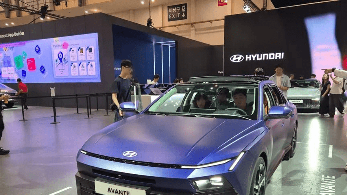 2027 Hyundai The All New Avante (Elantra) CN8 blue 2.0 Outdoor 공개 라이선스 이미지