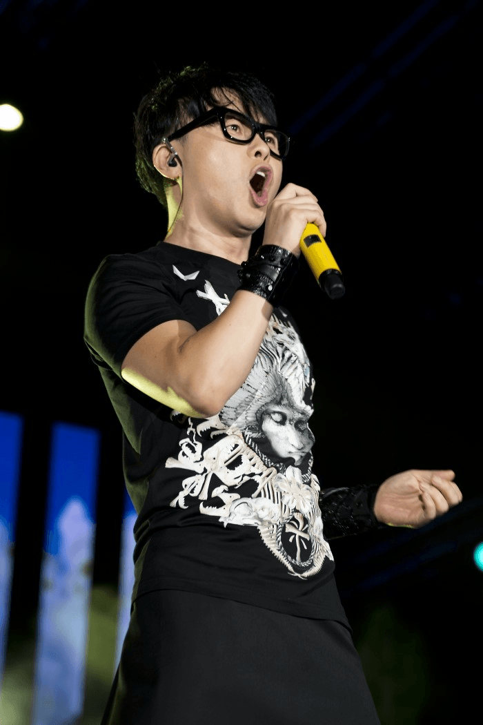 Lee Seung-Hwan.jpg · el cantante Lee Seung-hwan