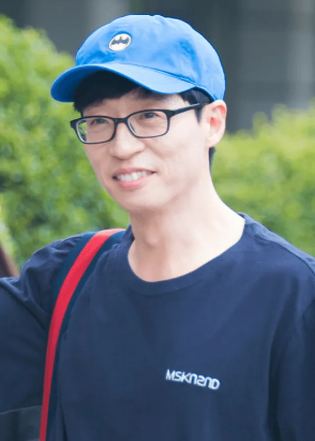 Yoo Jae Suk going to work at Happy Together on August 19, 2017 (1).jpg · Yoo Jae Suk going to work at Happy Together on August 19, 2017.