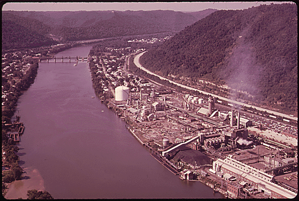 Dupont Belle works 1973.png · Dupont Belle Works on Route 69 at Belle, West Virginia, June 1973