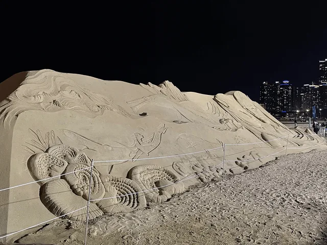Avatar The Way of Water sand art on Haeundae Beach.jpg · Sand art promoting “Avatar: The Way of Water,” found on Haeundae Beach during the Busan International Film Festival