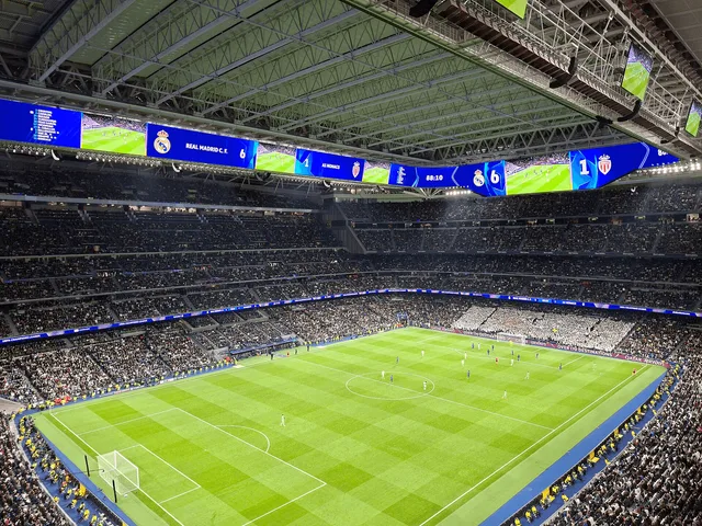 Estadio Santiago Bernabéu - Real Madrid-Mónaco.jpg · El estadio Santiago Bernabéu durante el partido de la UEFA Champions League entre Real Madrid y Mónaco del 20 de enero de 2026.