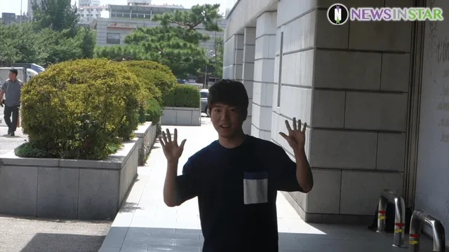 (뉴스인스타) 180818 KBS '해피투게더3' 반짝반짝 특집 이사배 이수민 출근길 직캠.webm · 8월 18일 오후 서울시 영등포구 여의도동 KBS별관에서 '해피투게더3' 오후 녹화가 진행됐다. 이날 녹화는 '반짝반짝' 특집으로 도티, 김태진, 이사배, 이수민(보니하니)이 녹화에 참석하기 위해 출근하고 있다.