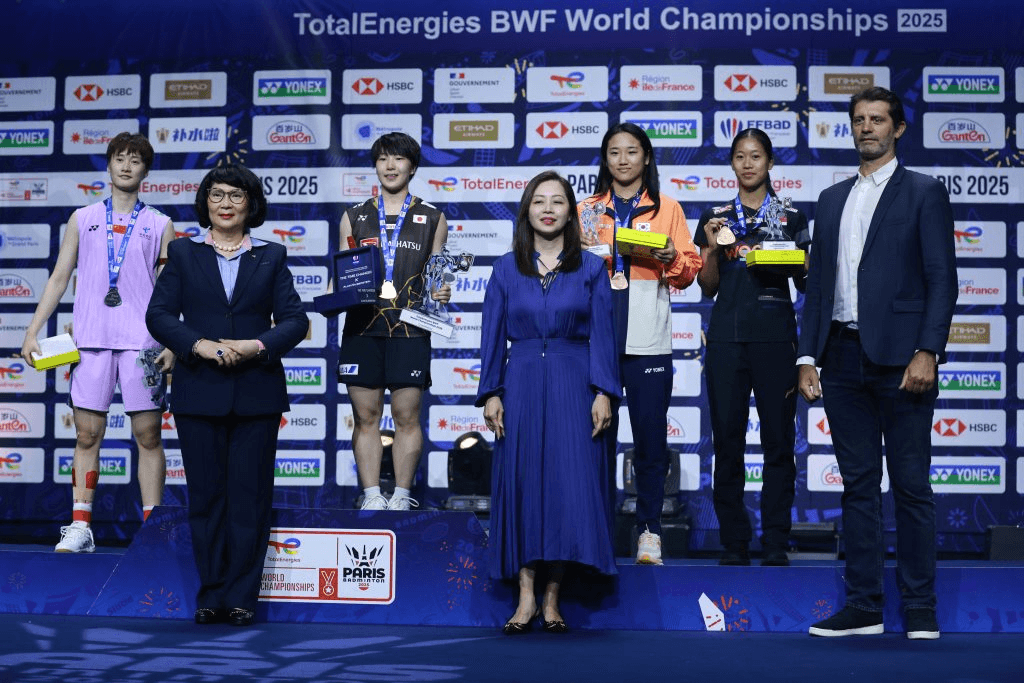 Women's Singles Podium World Championships 2025.jpg · Medalists for the women's singles at the 2025 BWF World Championships.